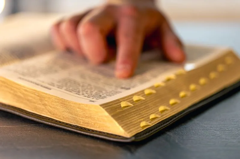 آیا اسلام دین خشونت است ، یا مسیحیت؟